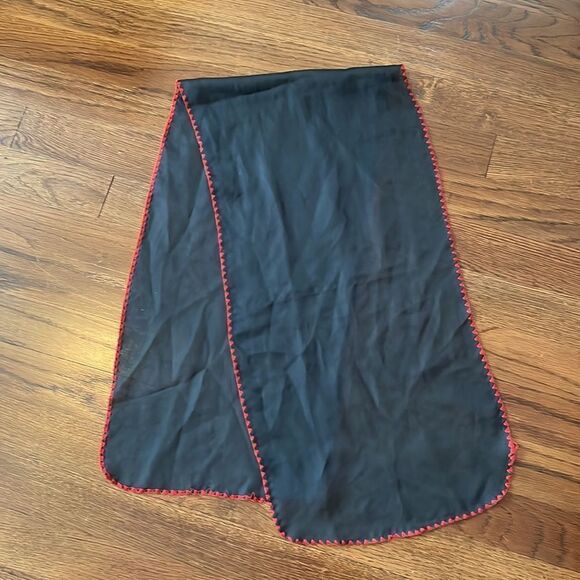 Vintage black chiffon polyester scarf with red crochet border - Picture 6 of 6